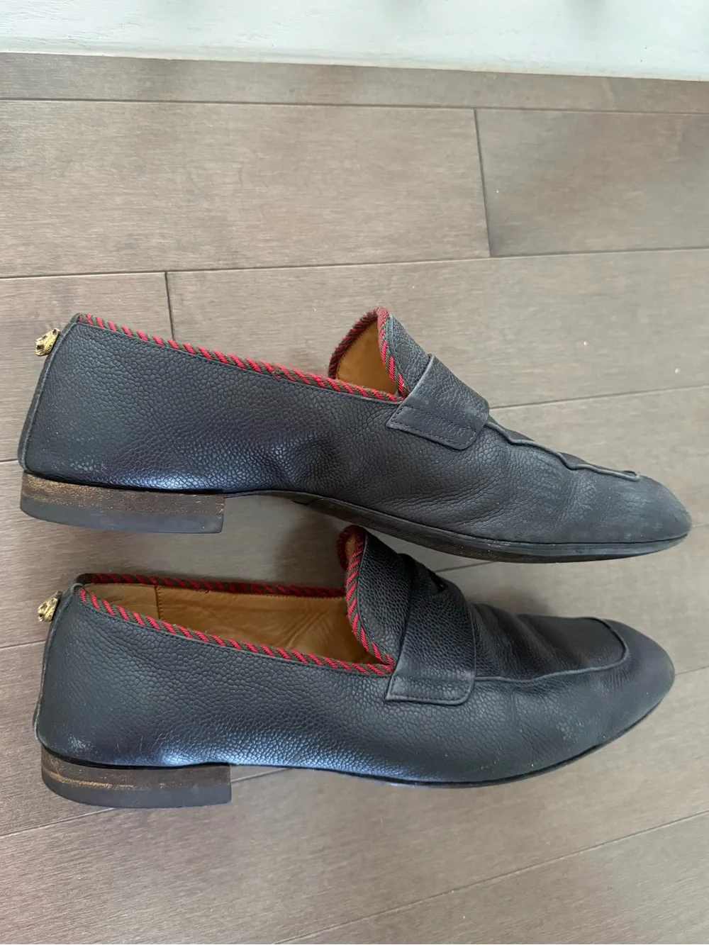 Gucci Men's Black Pebbled Leather Slip-On Loafer with Red Trim - Picture 5 of 8
